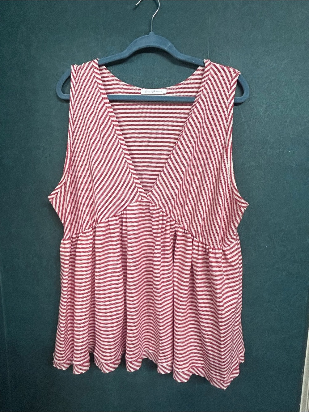 NWOT 2X Ces Femme Red and White Striped V-Neck Tank